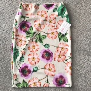 BNWT Lularoe Cassie Skirt Size Small